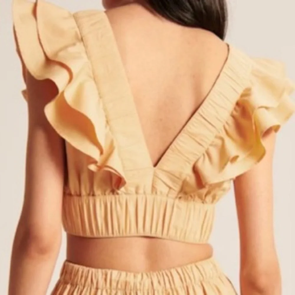 Aber­crom­bie & Fitch | Drama Collar | Ruffle Poplin |  Crop Top | Size M - Picture 3 of 12
